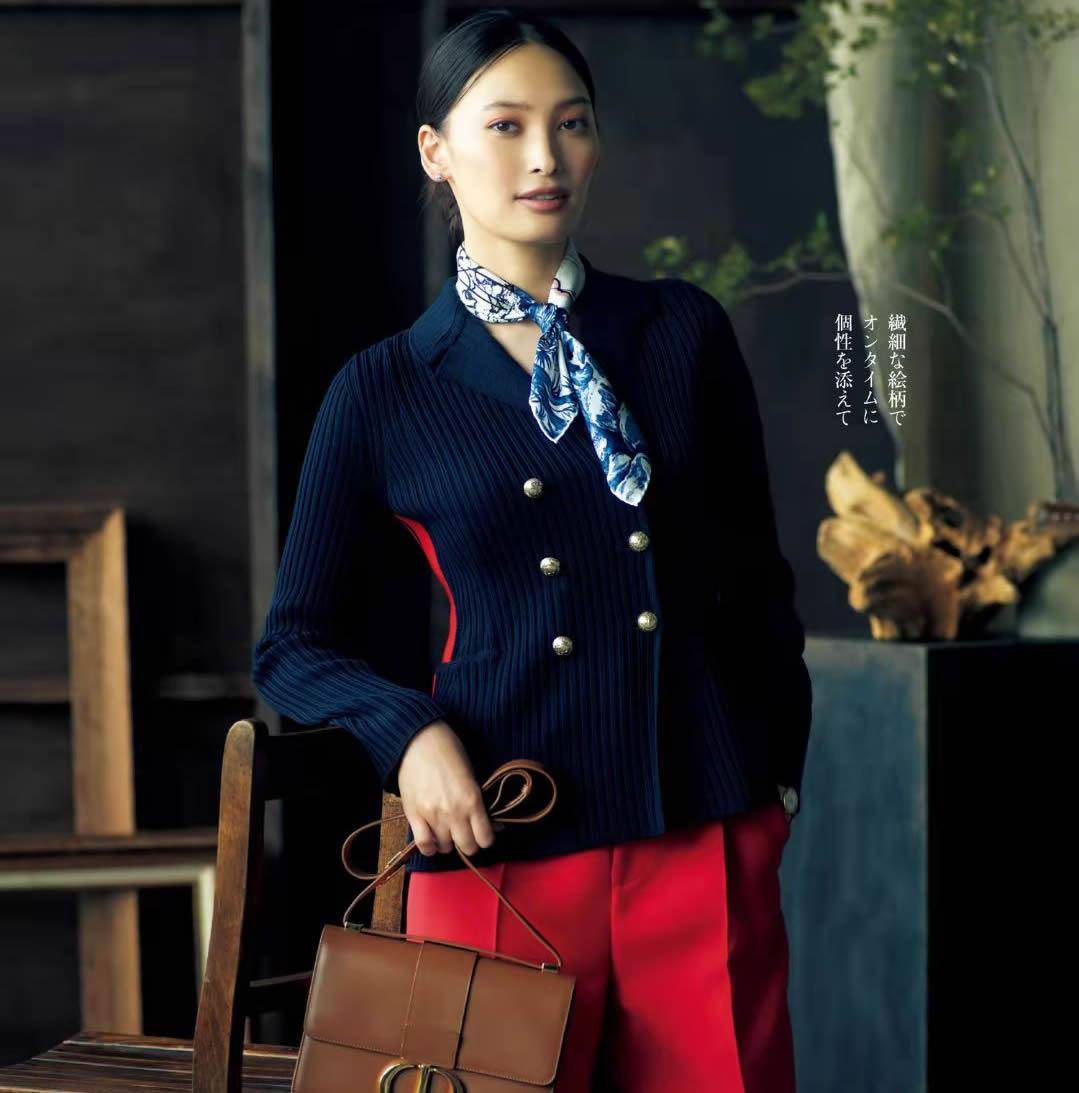 曲线 穿对黑色,我有一套!大女人风的“黑色穿搭”大赏,40+女人必学