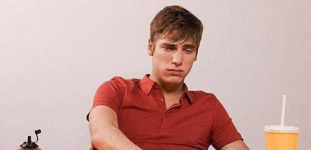 症状|假如早餐后身体有4种症状，可能是肝脏“不适”引发的，别忽视了