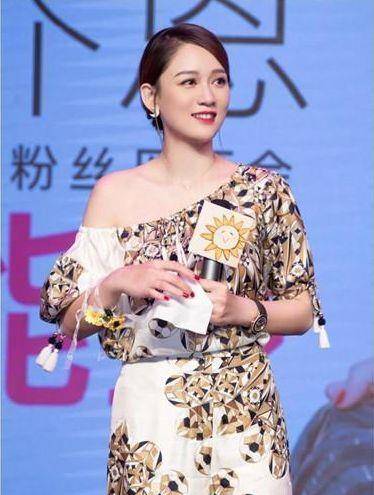 设计 当陈乔恩与章子怡同穿露肩长裙, 网友 终于知道冻龄和童颜差距了