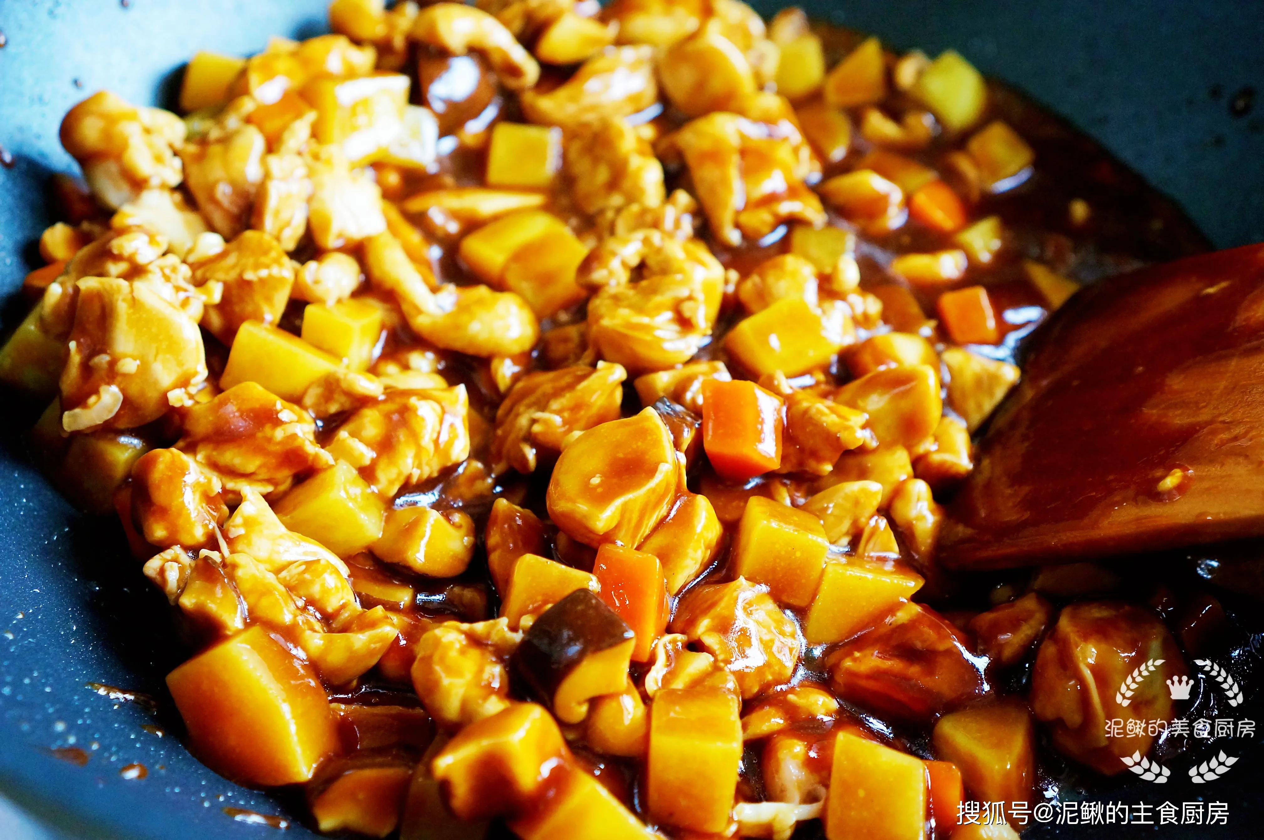 原创秋天贴秋膘,鸡腿肉的省事做法,饭菜一锅出,好吃又健康