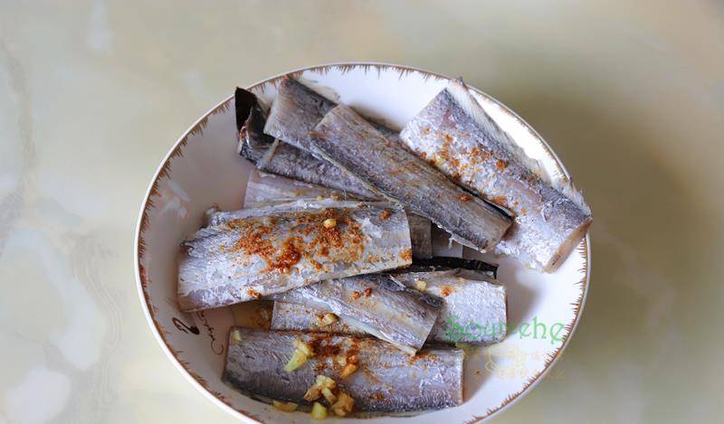 怎么煎鱼不会炸油 4b92d0baa52a40d3bbdbf5a951c0d990.jpeg