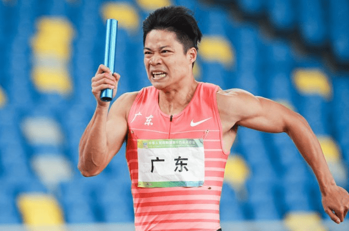 张瑞轩,莫有雪都有稳定发挥,广东队也是遥遥领先,最后时刻00后新星