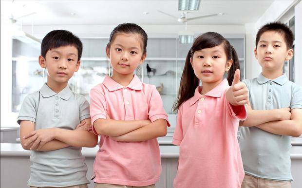 幼儿园|那些在幼儿园很受宠的宝宝，不一定是在拼父母，也可能是拼教养