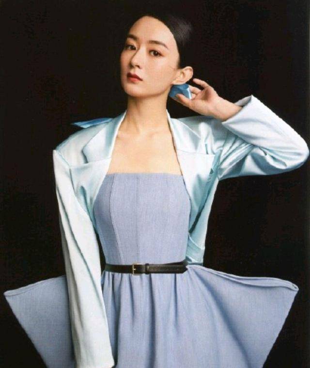 设计 杨紫难得没“翻车”，黄色连衣裙亮相高贵典雅，终于穿出女神范
