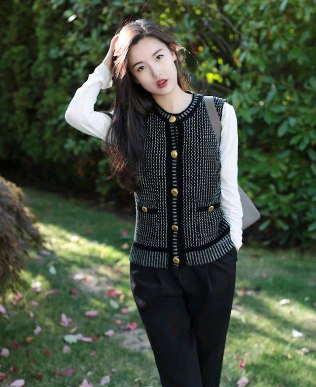 服装 爱美的女人没有年龄界限，只要会穿衣搭配，照样可以美得肆无忌惮