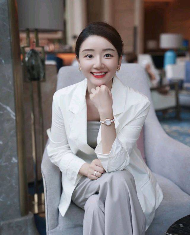 服装 爱美的女人没有年龄界限,只要会穿衣搭配,照样可以美得肆无忌惮