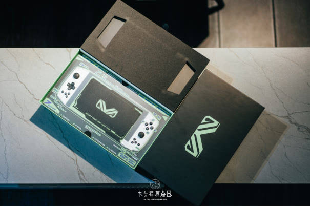 硬盘|一台AMD处理器的AYANEO游戏掌机对我来说都能做什么