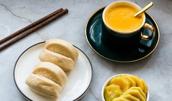 钟出锅|坚持每天给孩子做早餐,虽然简单,但总比买的干净,吃着放心