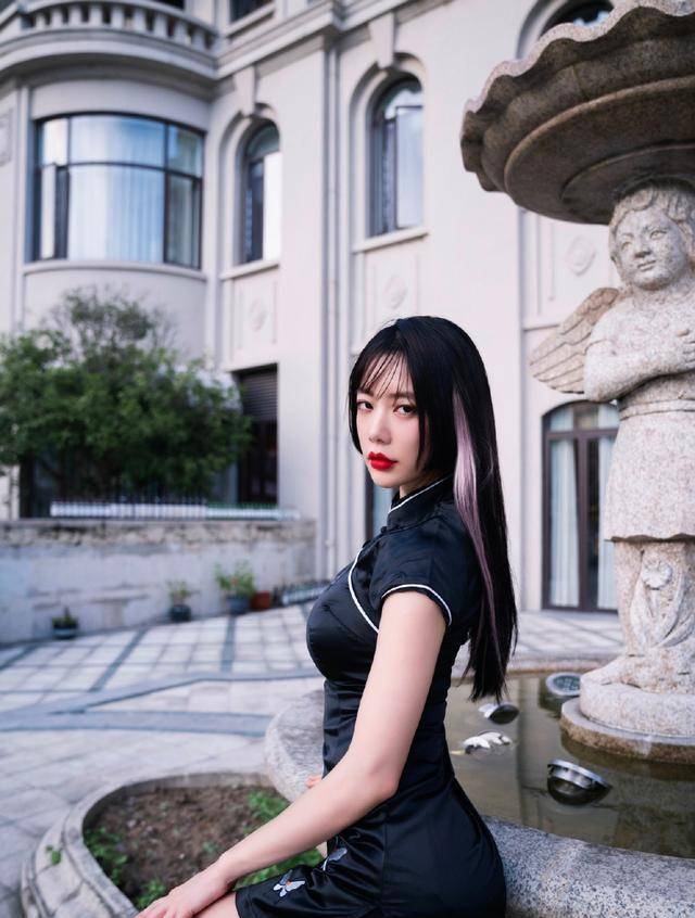 身材 “亚洲第一美”克拉拉，一袭短旗袍穿出尤物身材，凹凸曲线藏不住