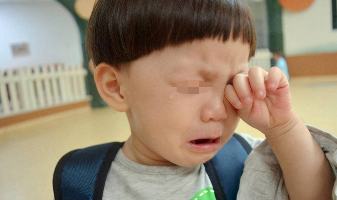 事情|幼儿园宝宝“灵魂对话”火了,睡觉前疯狂抬扛,网友:三观不合啊