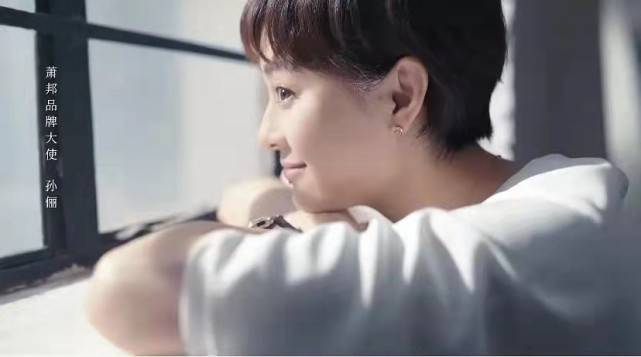 身姿 孙俪靠实力拿下顶奢代言！穿紧身裤轻松秀一字马，身姿轻盈哪像38