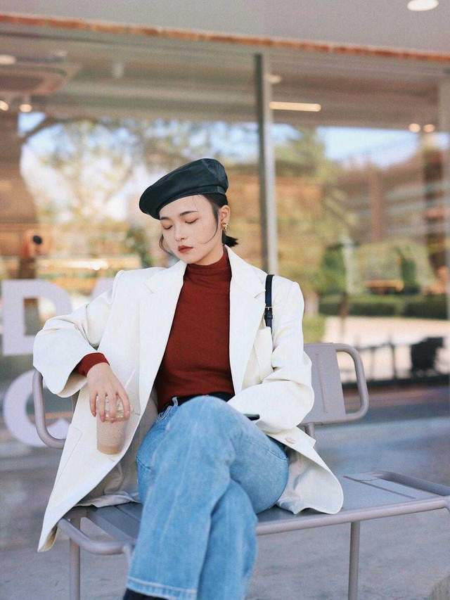 显得 小个子的秋天穿搭，白色西服搭配牛仔裤显高显瘦，显白又高级