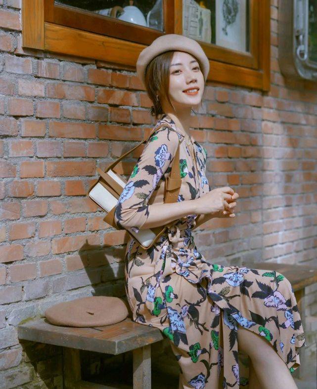 服装 会穿衣搭配的女生确实很惊艳，既优雅又有魅力，轻松美成焦点