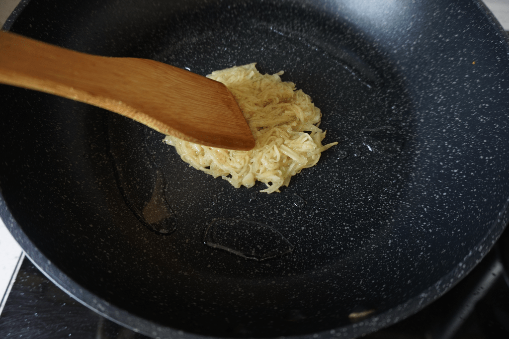 因为|简单好吃的土豆丝饼，10分钟轻松做好早餐，干净卫生还省钱