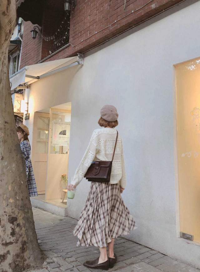 的作用 今秋怎么穿才漂亮?“格子裙+针织衫”简约洋气,美出了新高度