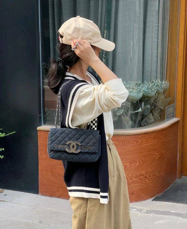 服装 会穿衣搭配的女生确实很惊艳，既优雅又有魅力，轻松美成焦点