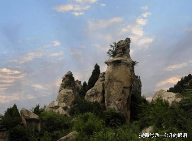 这里是陕西独有的天然石崩奇观，传说中“天崩地裂”就发生在这里