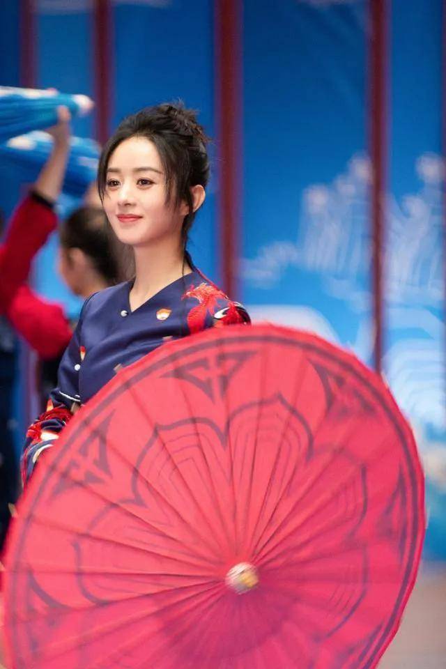 赵丽颖 赵丽颖国风旗袍大片曝光，大秀巴掌般的蛮腰，气质颜值重回巅峰！