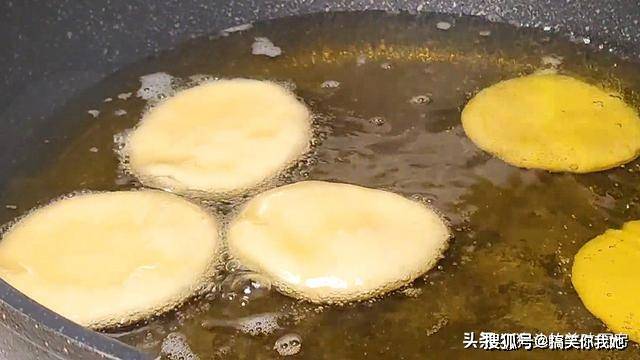 做法|早餐不要吃油条了，教你神奇做法，个个空心鼓大泡，15秒做一个