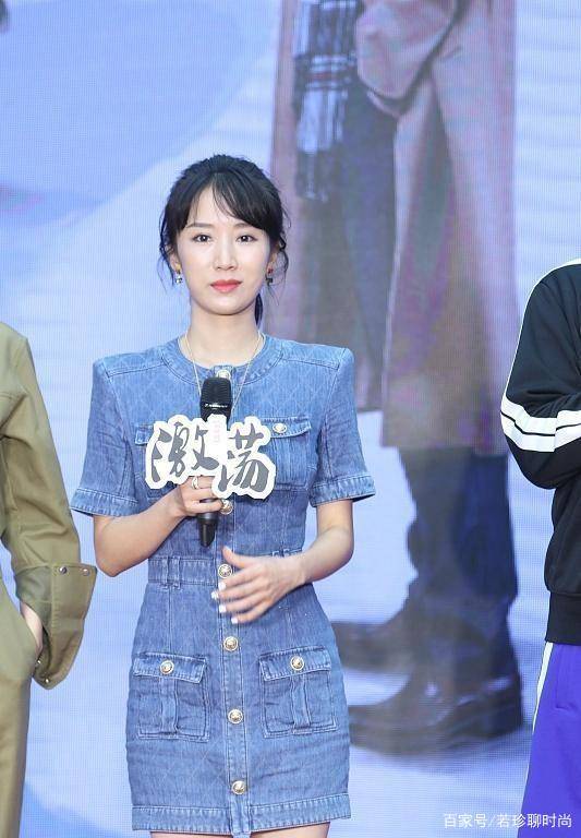 身材 李念真不像生过孩子的样子,穿这么紧身的裙子,也看不见小肚子