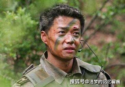 士兵突击 连长高成与中队长袁朗相差多少级 为何没有去a大队 许三多