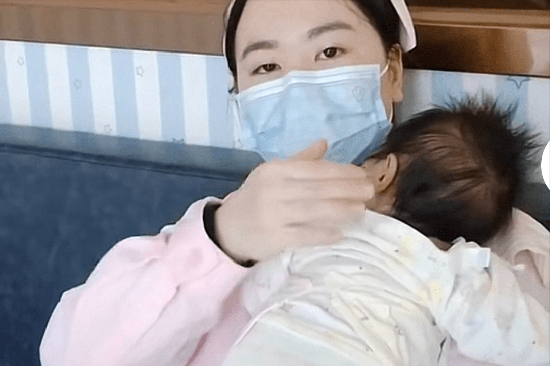 婴儿几个月不用拍嗝不吐奶 772887844a0447cb81645f56c60fc14f.png