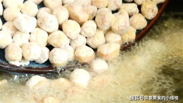 做法|花生米加2个鸡蛋,没想到这么好吃,外酥里脆,当零食下酒都可以