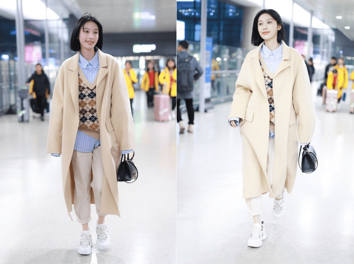 黑色 张俪169cm的身高真没浪费,超长大衣都完美驾驭,一般人都不敢穿