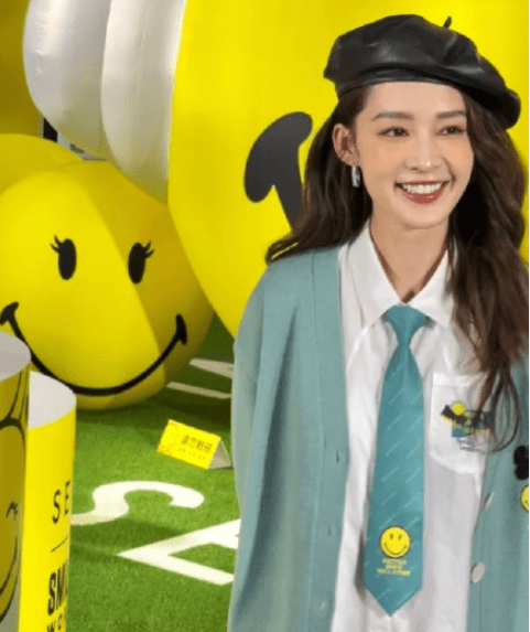 邓伦 众星周末营业状态PK！唐嫣仙贵、李沁鬼马，邓伦和王俊凯谁圈粉？