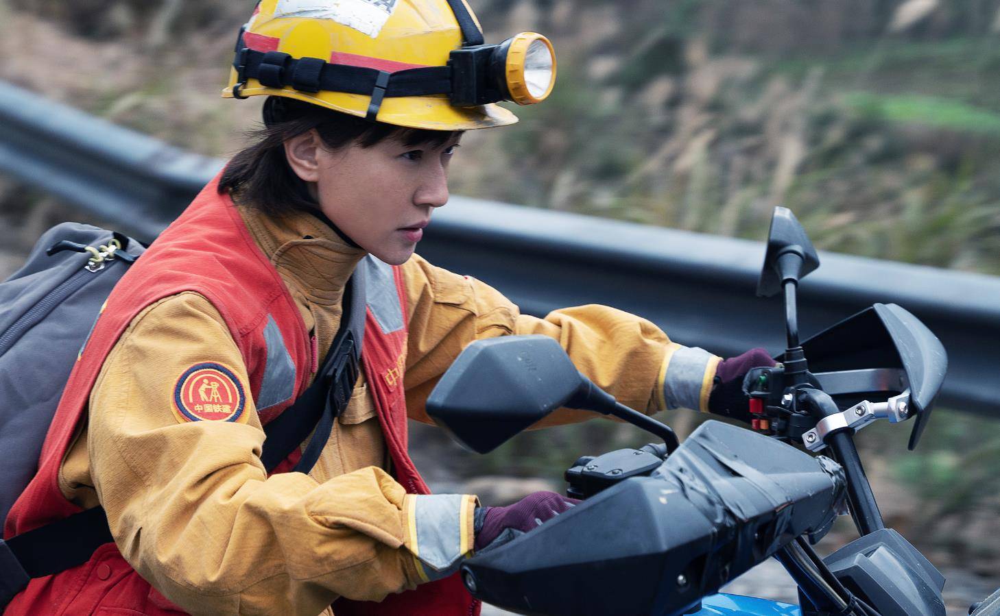 于谦|《峰爆》5天票房破2.7亿，戏份超女主角，这位44岁女演员真惊艳