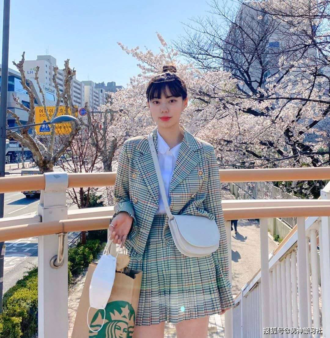 格裙 小仙女们国庆节穿成这样就敢出游啦？“壁咚装”你们懂吗？