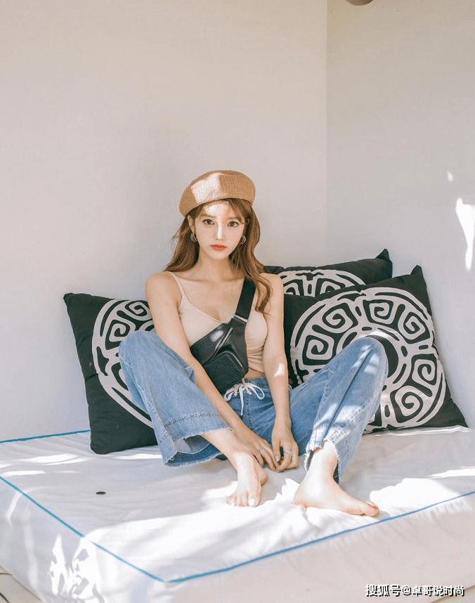 泳池 小姐姐比基尼甜美穿搭，好看又时尚，你学会了吗？