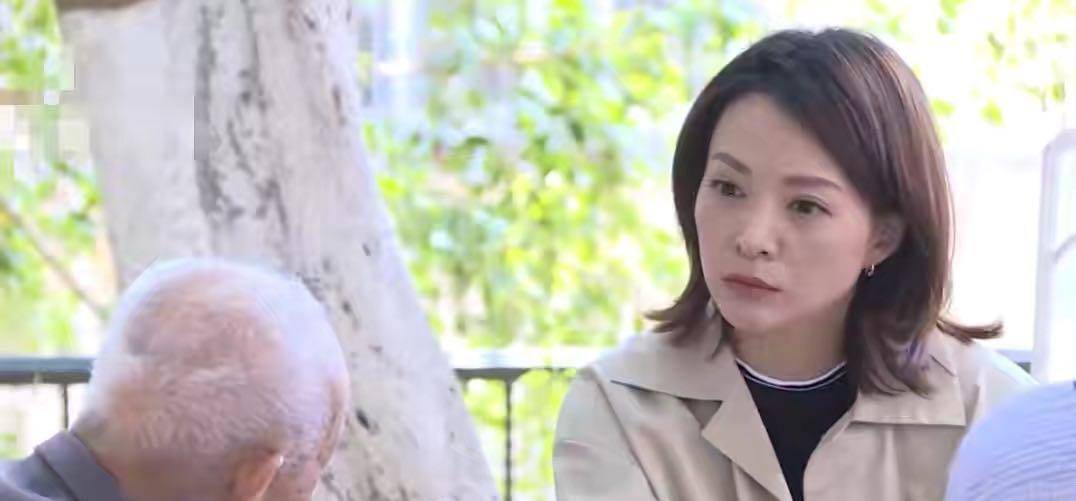 压群芳 48岁袁立让人看愣!一身大妈装身材臃肿肥胖好邋遢,70后女星少见