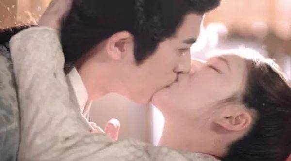 会演|驯鹿娱乐:赵露思新剧让人无语,只会演傻白甜说方言梗,太尴尬!