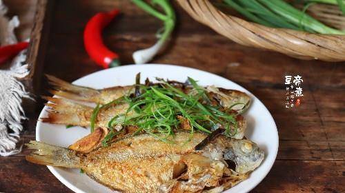 香煎肉鲳鱼不管是做酸辣汤还是红烧味道都很好,但是我最喜欢的却是最