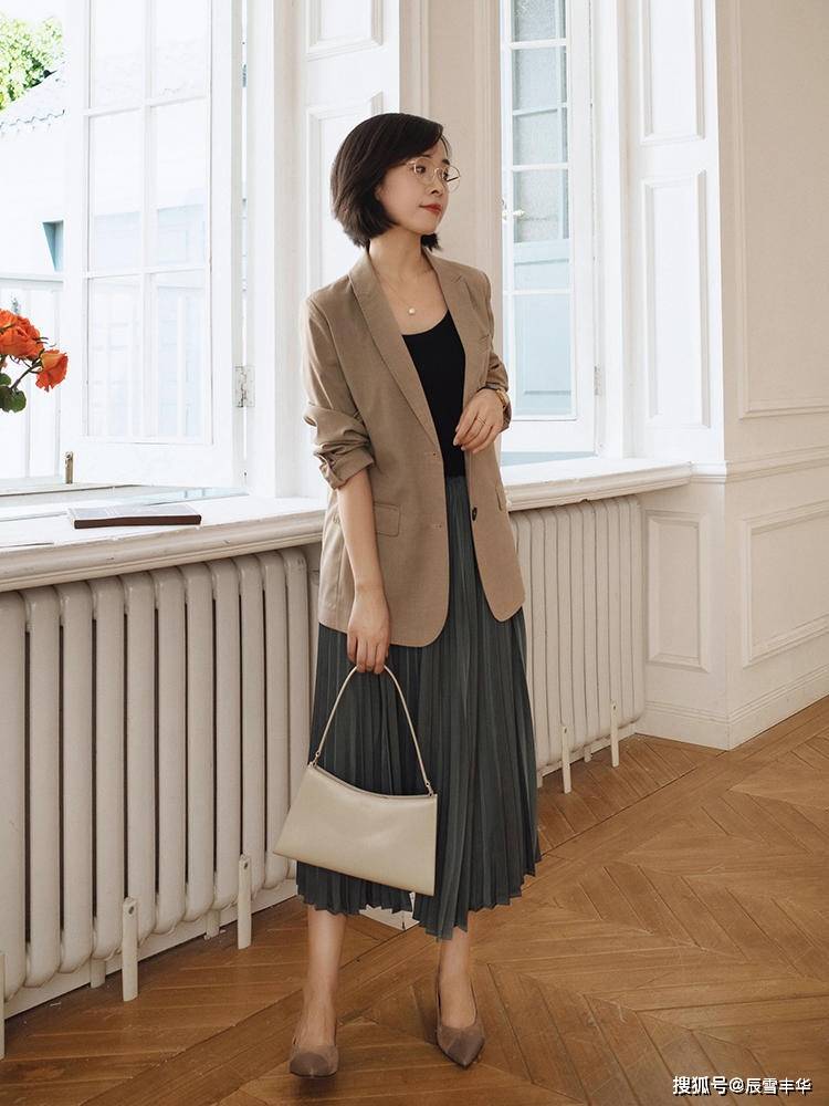 身材 30岁女性不妨尝试“轻熟风”长裙穿搭，减龄又显优雅气质，很时髦