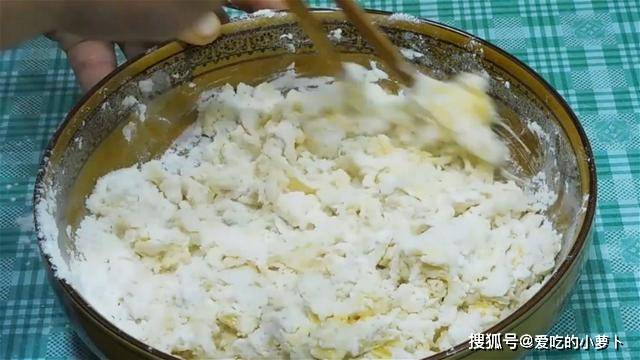 小孩|两个鸡蛋，一把面粉教你做无水无油的小零食，健康美味，很简单