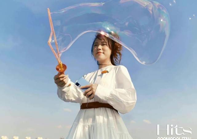 细节 杨倩首封大片曝光！奥运冠军正式亮相时尚圈，穿裙装变时髦上班族 ?