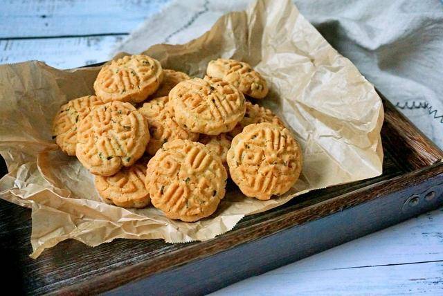 葱花|鲜香美味的葱油桃酥,酥掉渣,味道更丰富,年前零食学起来