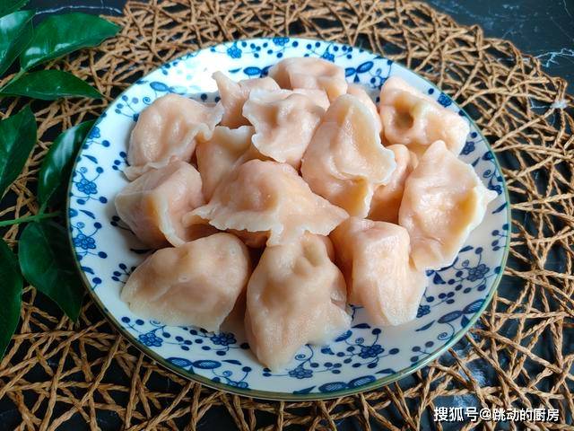 立秋后 韭菜茴香靠边站 包饺子就馋这个馅 一口爆汁 太香了 西红柿