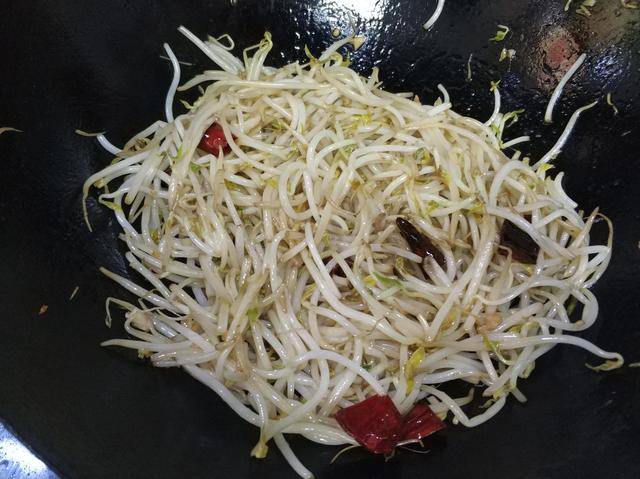 豆芽可以炒豆干吗 8f83c7fcb90d4444addd5d47d28877b0.jpeg