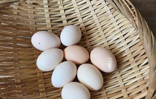 天气|随手做个鸡蛋，不用煎炒，一口一个，又香又甜，连吃3个，还想要