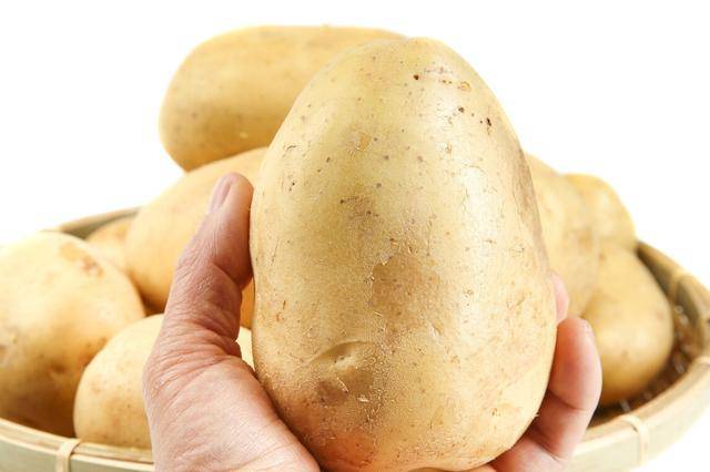 做法|土豆家常做法，用来招待客人，比红烧肉还受欢迎，太香了