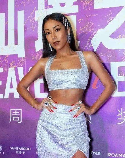 仙境 仙境夜：董洁妖娆抹胸，徐璐蛮腰深V，曾黎长腿热裤惊艳全场！