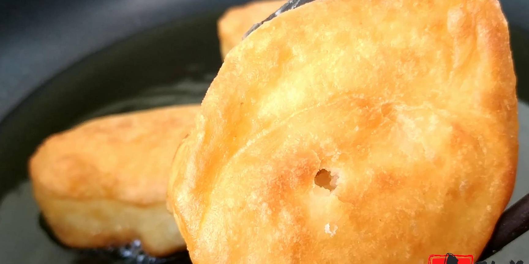 做法|面粉神奇做法，搅一搅，不用烤不油炸，蓬松酥脆，我家一周做3回