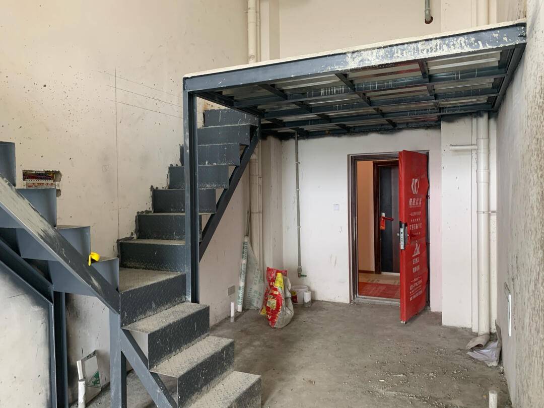 loft小公寓装修改造用板材搭出小夹层32㎡能做两房两厅