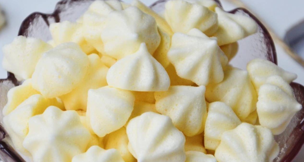 做法|2个蛋清,1盒酸奶,教你做好吃的零食,咬一口嘎嘣脆,入口即化