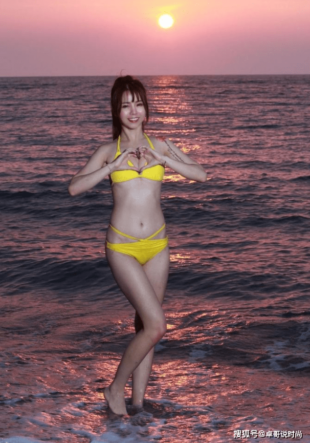 姐妹 海边游玩,穿搭选对了吗?