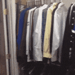 搞笑GIF：真有點不敢相信 現在的衣服都這樣穿嗎？ 搞笑整蠱 第19张