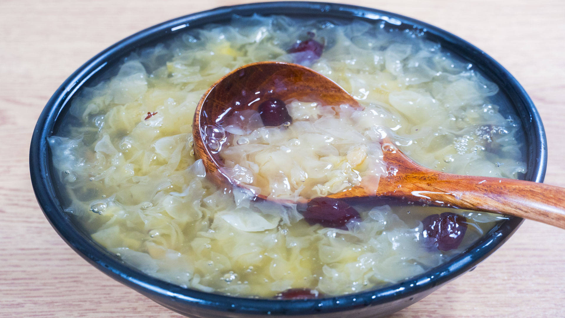 银耳怎么煮才好吃简单做法 8e9a820b7d224f5cbd5c4f0f8f738cf7.jpeg